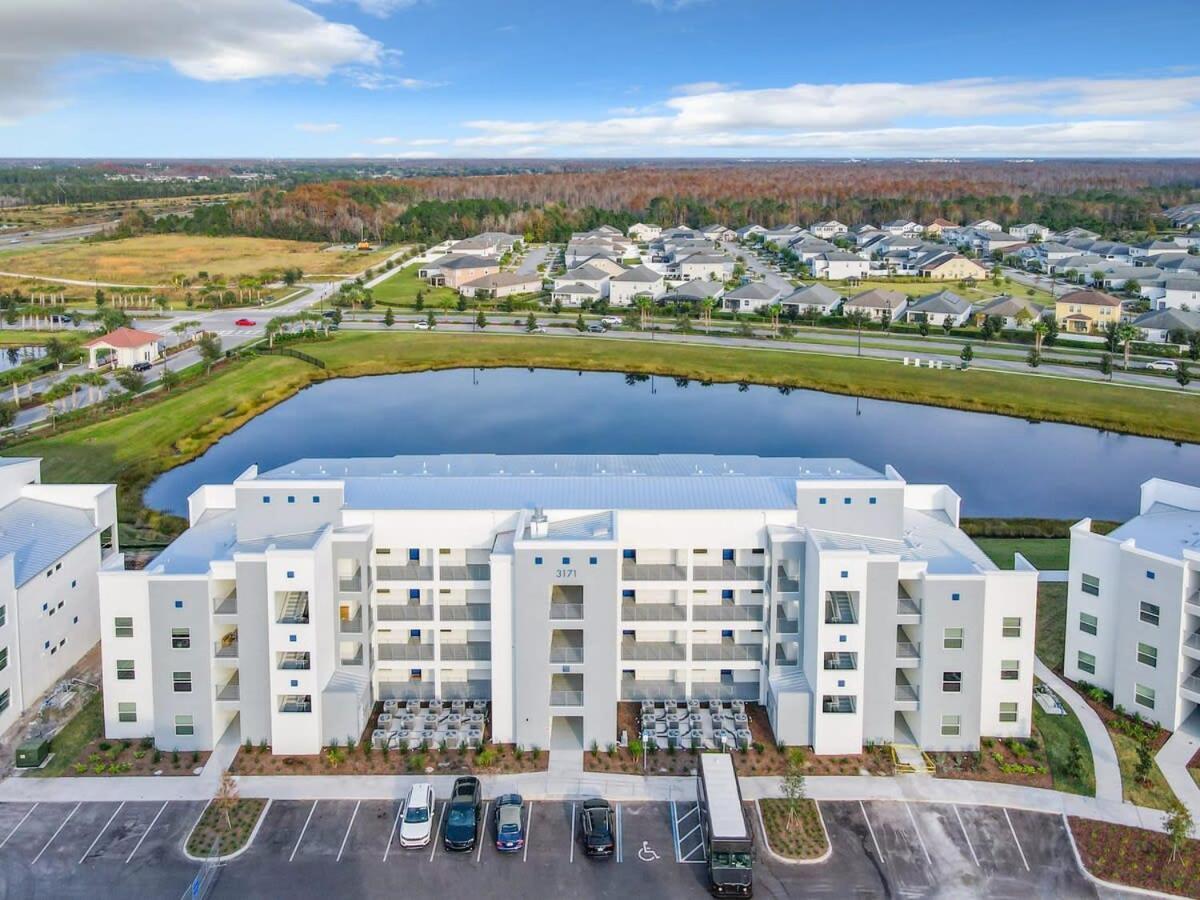Gorgeous 2Br Lakeview Condo With Waterpark Kissimmee Bagian luar foto