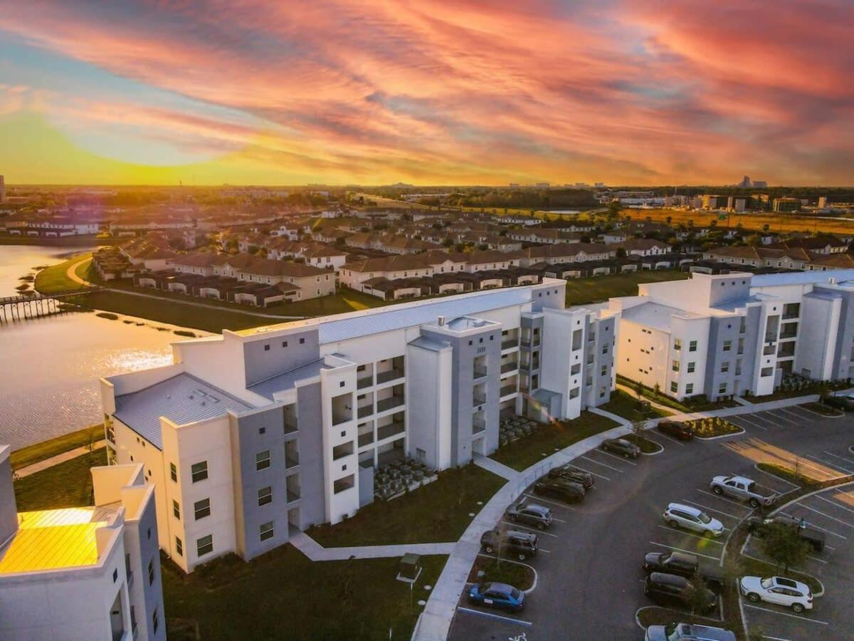Gorgeous 2Br Lakeview Condo With Waterpark Kissimmee Bagian luar foto