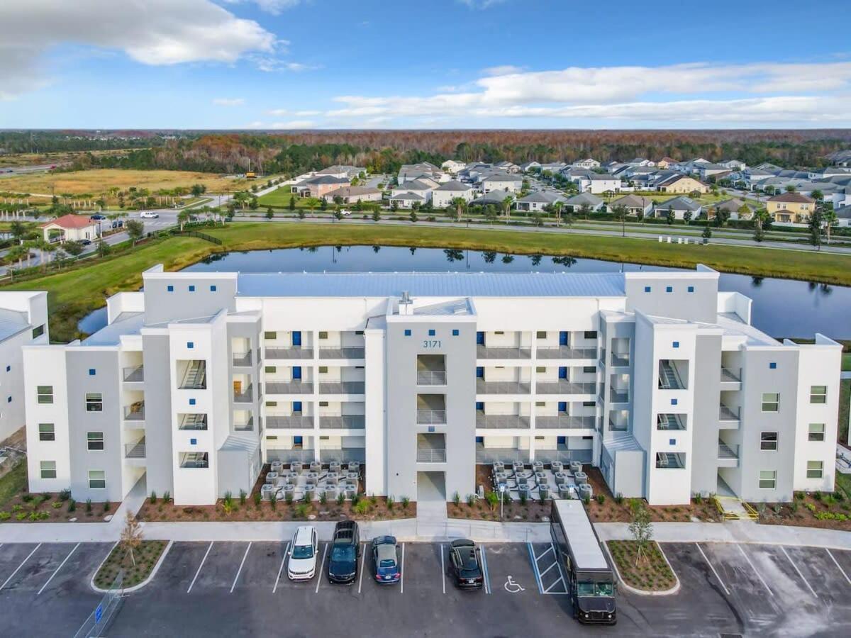 Gorgeous 2Br Lakeview Condo With Waterpark Kissimmee Bagian luar foto