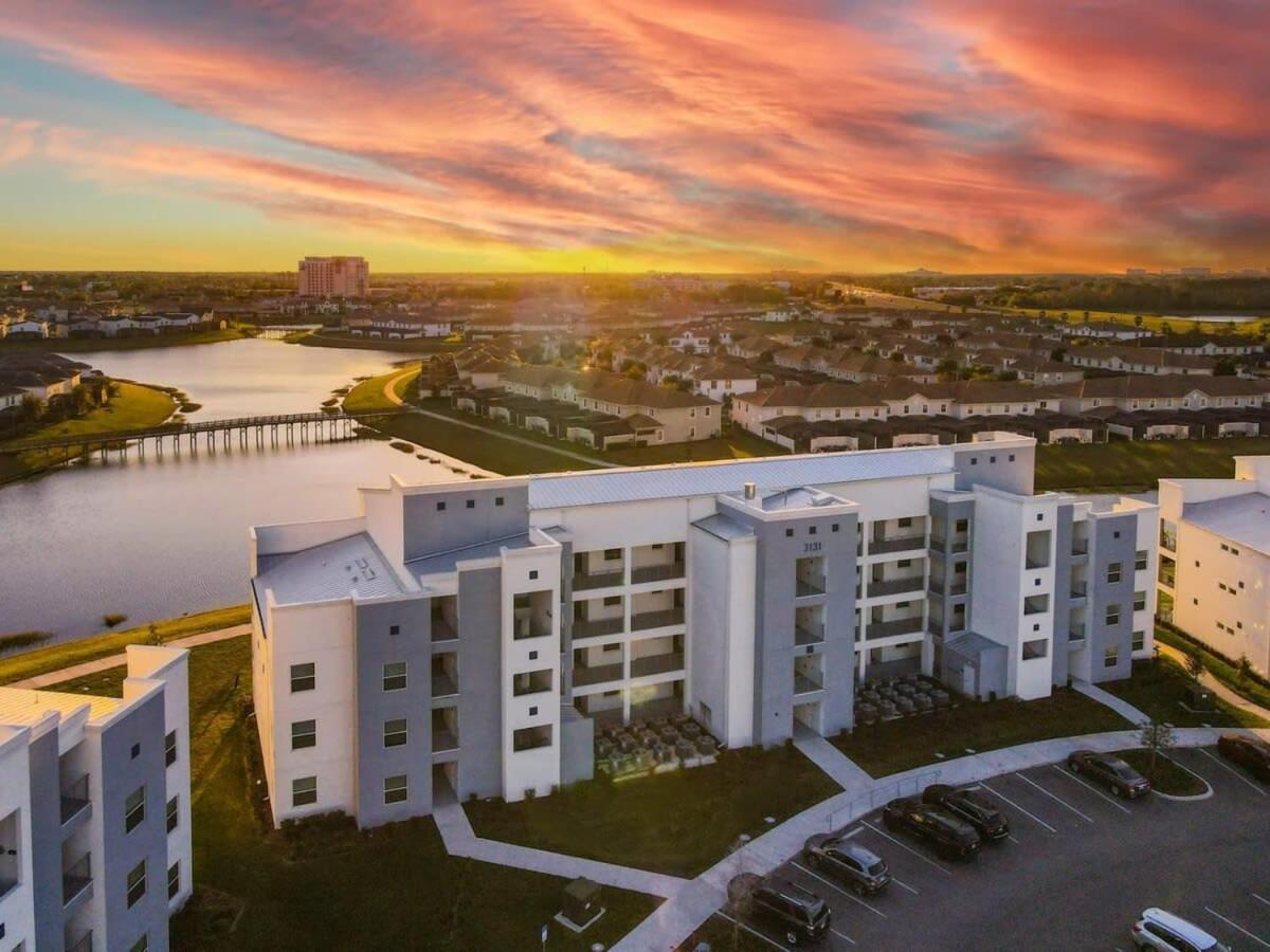 Gorgeous 2Br Lakeview Condo With Waterpark Kissimmee Bagian luar foto